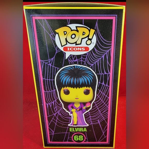 Elvira entertainment earth exclusive funko # 68 (nib) With pop protector - Picture 6 of 7